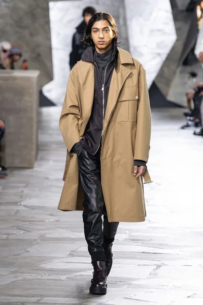 Look 16